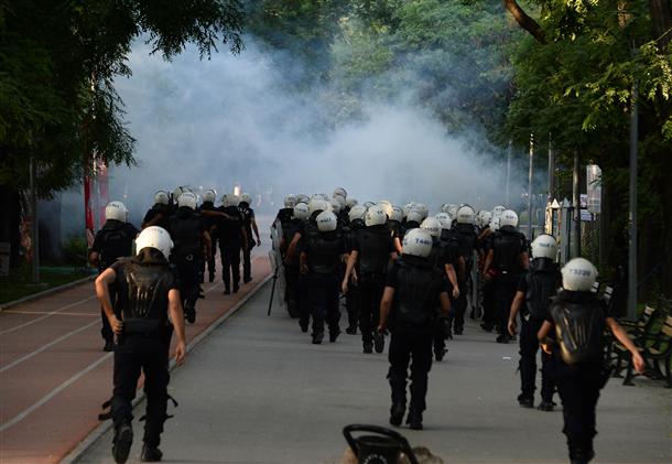 Gaz lacrymogène à Ankara