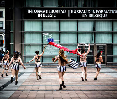Des militantes de Femen Place du Luxembourg à Bruxelles