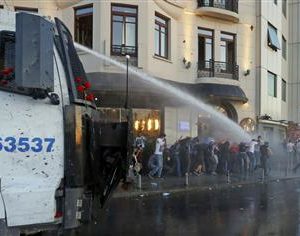 Canon à eau place Taksim