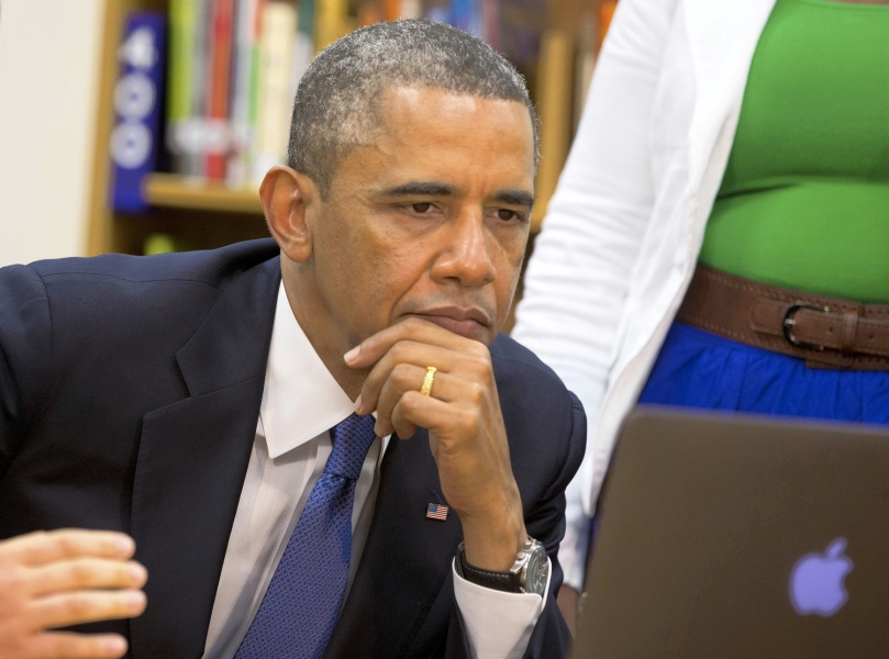 Obama lisant un e-mail