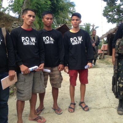 soldats prisonniers guérilla maoïste philippines
