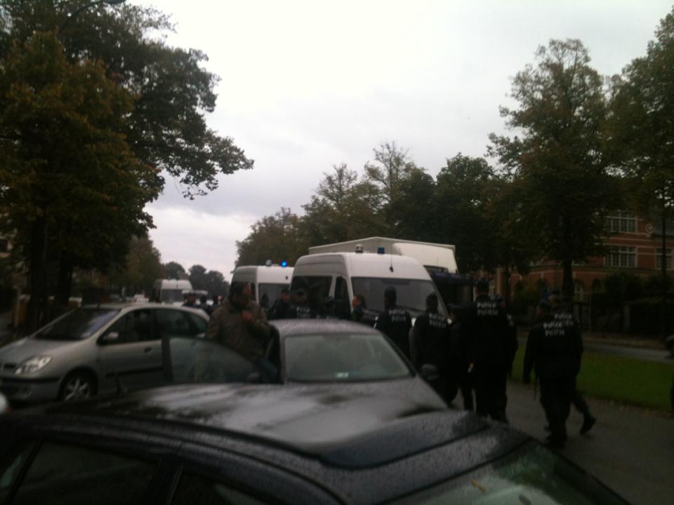 La police est présente en nombre aux abords de l'université