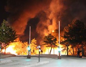 Incendie à cause d'une grenade lacrymogène