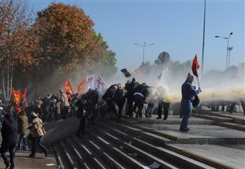 Affrontements devant le tribunal d'Ankara