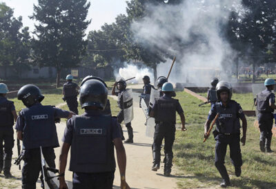 Répression d'ouvriers du textile à Dacca
