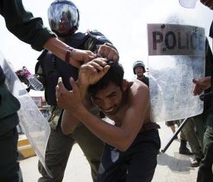 répression des ouvriers du textile au Cambodge