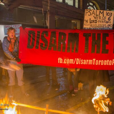 Manifestation à Toronto pour le désarmement des policiers