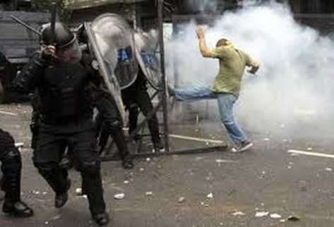 Etudiants contre policiers à Buenos Aires
