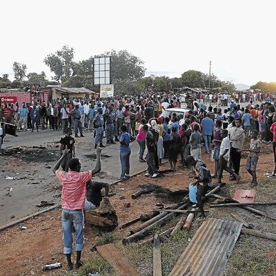 Villageois de Relela manifestent contre les violences policières