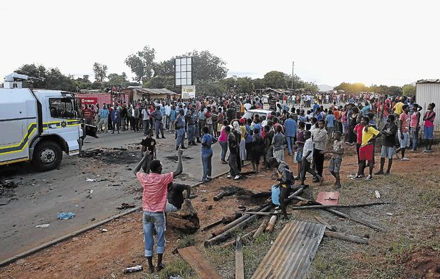Villageois de Relela manifestent contre les violences policières
