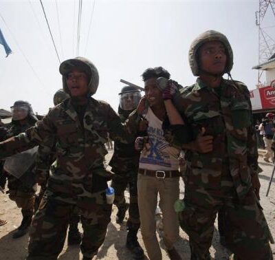 l'armée cambodgienne contre les grévistes du textile