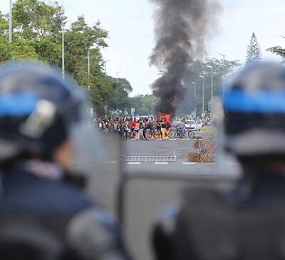Face à face entre lycéens et policiers à la Réunion