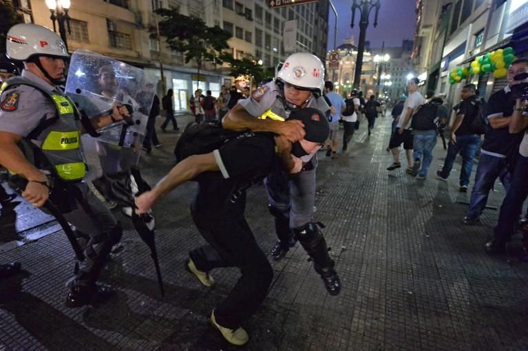 Affrontements police/manifestants à Sao Paulo