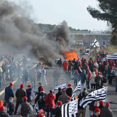 Manifestation au portique écotaxe de Brec'h