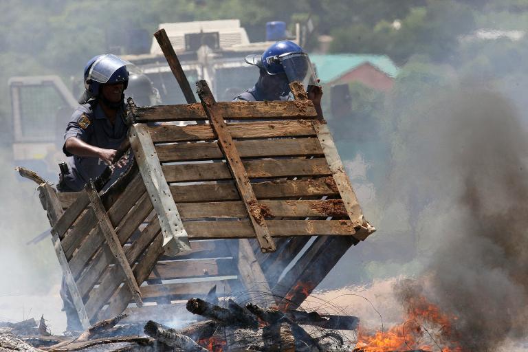police vs mineurs en afrique du sud