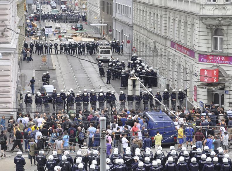La police vide le squat Pizza