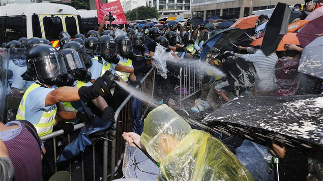 140928_6u4cg_hong-kong-manif2_sn635.jpg