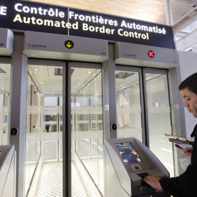 controle-automatique-passeports-roissy.jpg