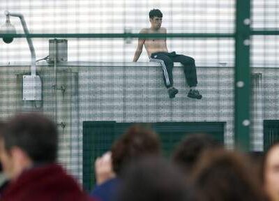 Manifestation et rébellion au centre 127bis