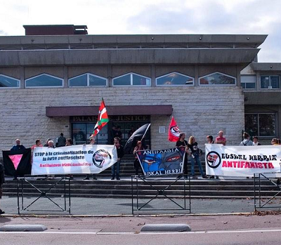 Rassemblement de soutien devant le tribunal