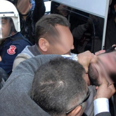 La police attaque un rassemblement à Ankara.