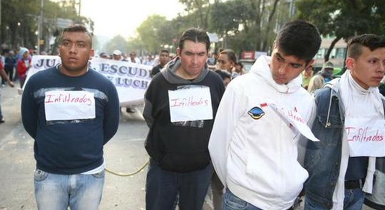 Les 'Infiltrados' manifestent.