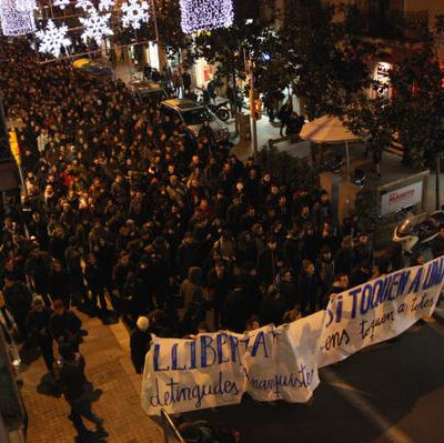 De nombreux manifestants solidaires des anarchistes arrêtés.
