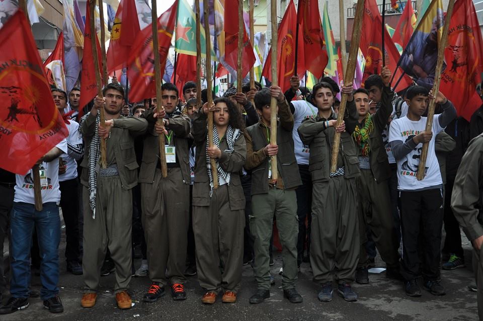 Marche des jeunes à Amed. Marche des jeunes à Amed.