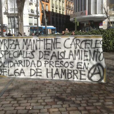 Banderole solidaire à Madrid.