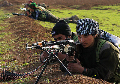 Des combattantes et combattants kurdes à Til Temir.