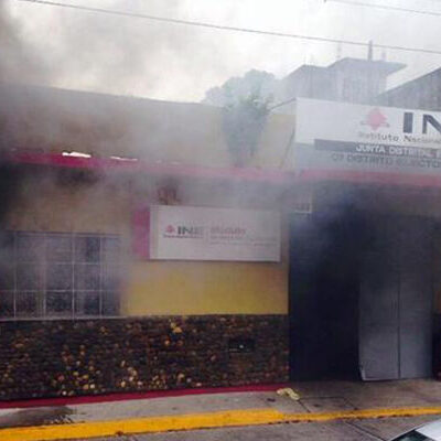 incendie d'un siège de l'INE à Tehuantepec (Oaxaca)