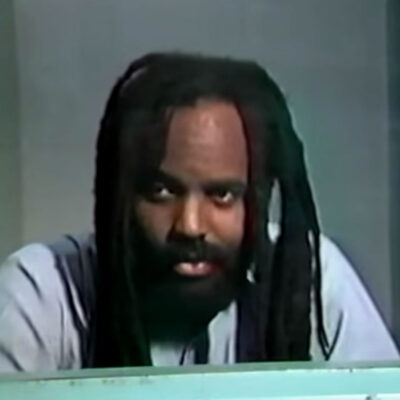 Mumia, interviewé dans 'All Power to the People'.
