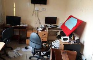 Les locaux du journal Yürüyüş après l'opération policière