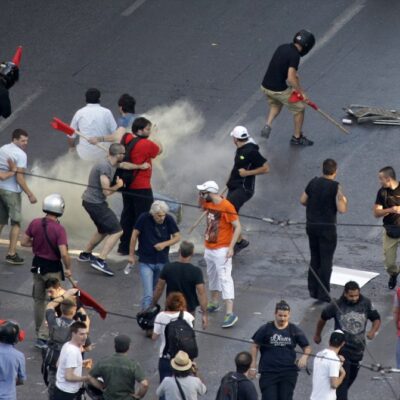 Des manifestants affrontent la police à la Place Syntagma (archive)