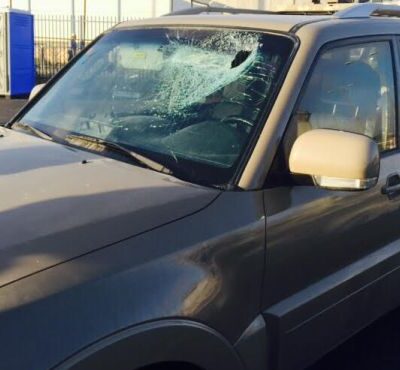 La patrouilleuse caillassée.