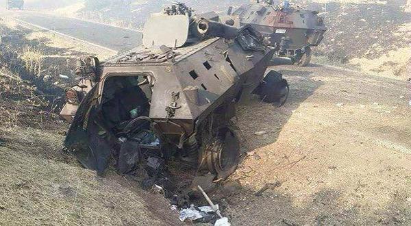 Des blindés détruits par le PKK à Lice.