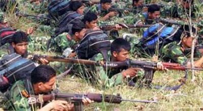 Combattants maoïstes à l'entrainement