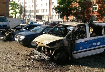 Patrouilleuses incendiées à Mayence.
