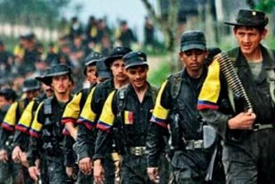 Une colonne de combattants des FARC