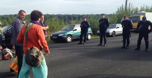 CRS et zadistes à la Ferme des Bouillons 