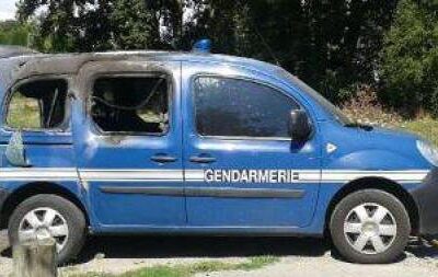 La fourgonnette incendiée