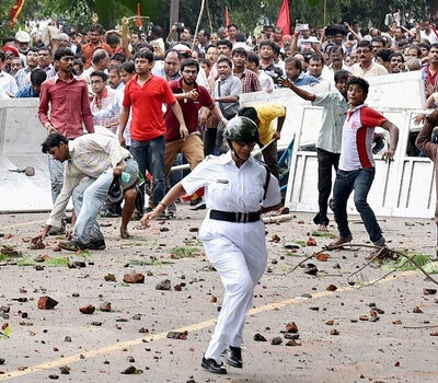 Affrontements entre manifestants et policiers à Kolkata