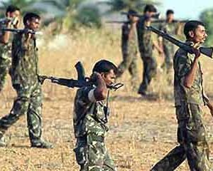 Violent combat entre guérilleros et soldats