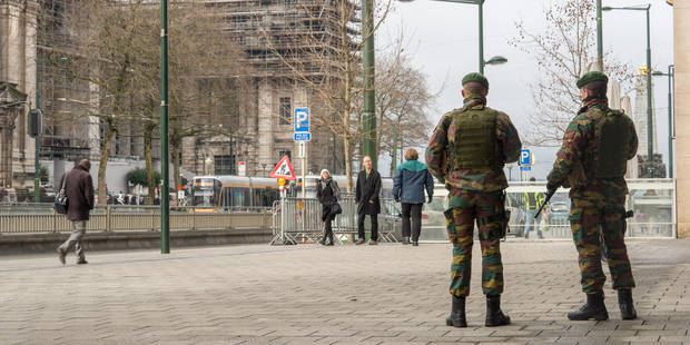 Commandos devant le palais de justice de Bruxelles