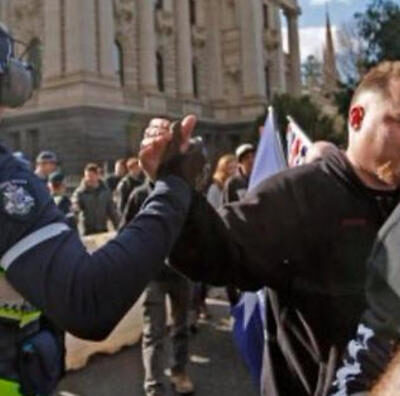 L'action sortie de son contexte...