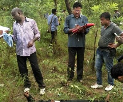 Fonctionnaires de police sur les lieux de la prétendue fusillade