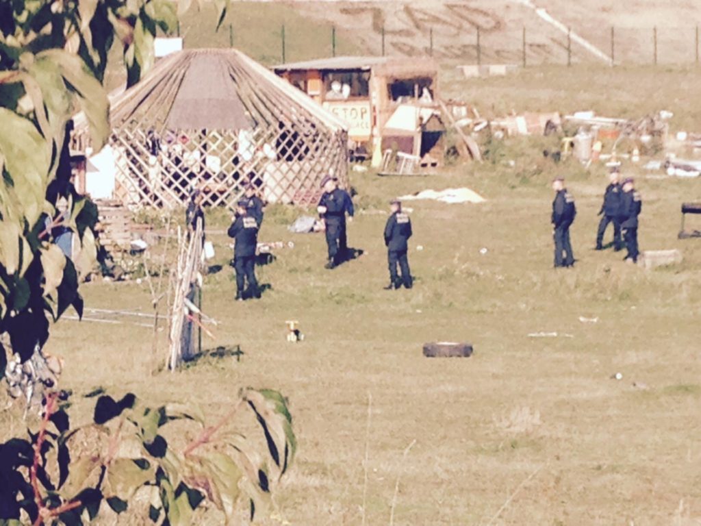 Les policiers sur le site de la ZAD