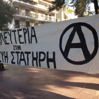 Banderole solidaire avec Evi Statiri