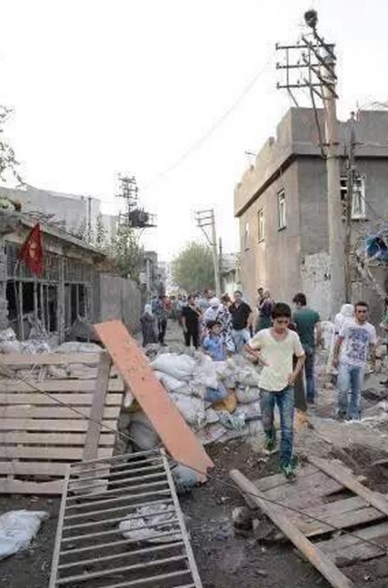 Cizré en ruines après 10 jours de couvre-feu.