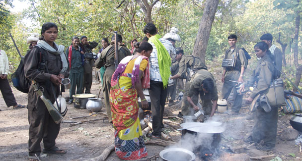 Cuisine dans un campement maoïste
